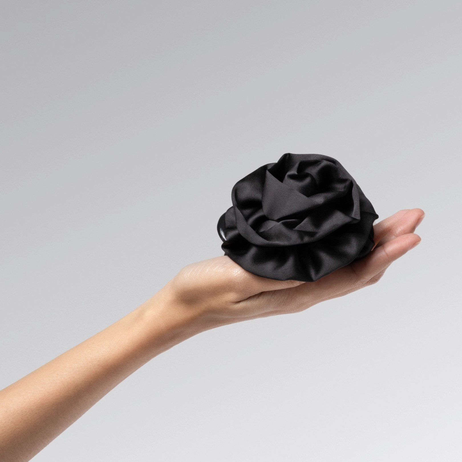 Satin Rosette Medium Flat Cloud Clip - Black
