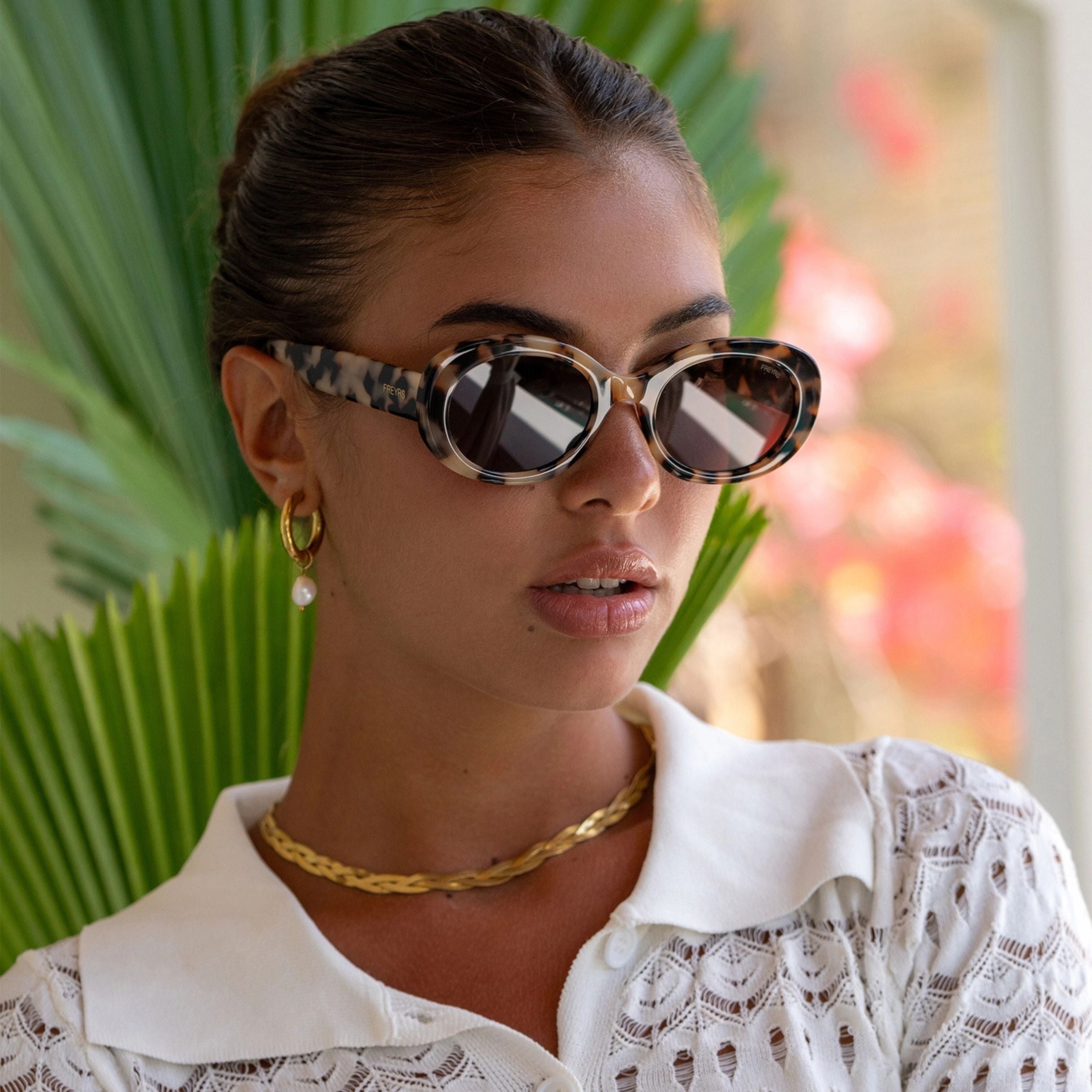 Aria Oval Sunglasses - Milky Tortoise