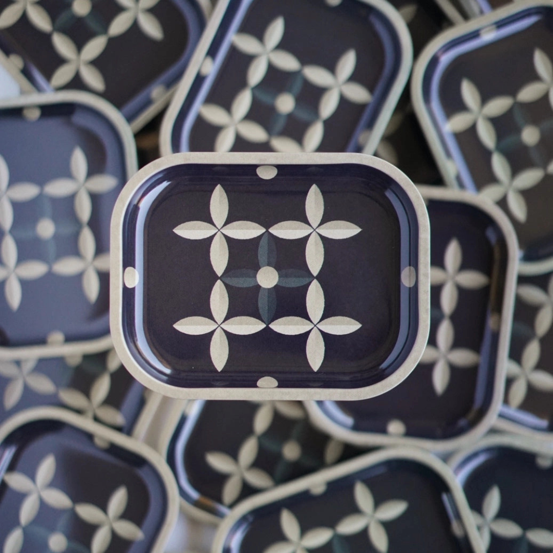 Centered Tray